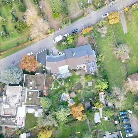 - Mit Garten Und Wintergarten * 穆尔海姆