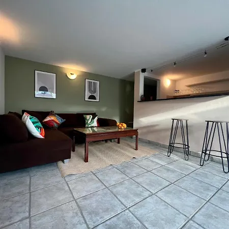 - Mit Garten Und Wintergarten Apartment