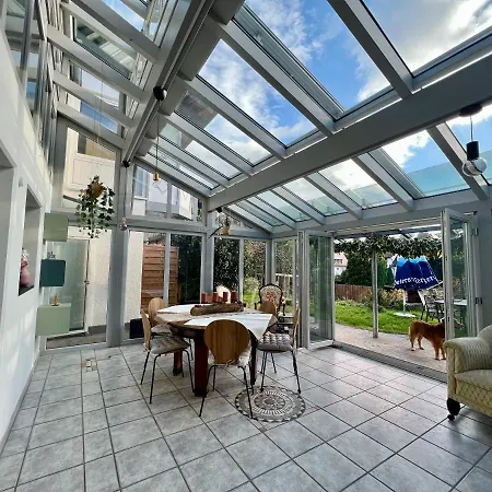 - Mit Garten Und Wintergarten Διαμέρισμα *